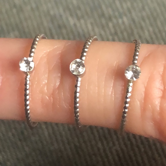 🇺🇸Set of three silver tone solitaire rhinestone rings - Picture 3 of 4